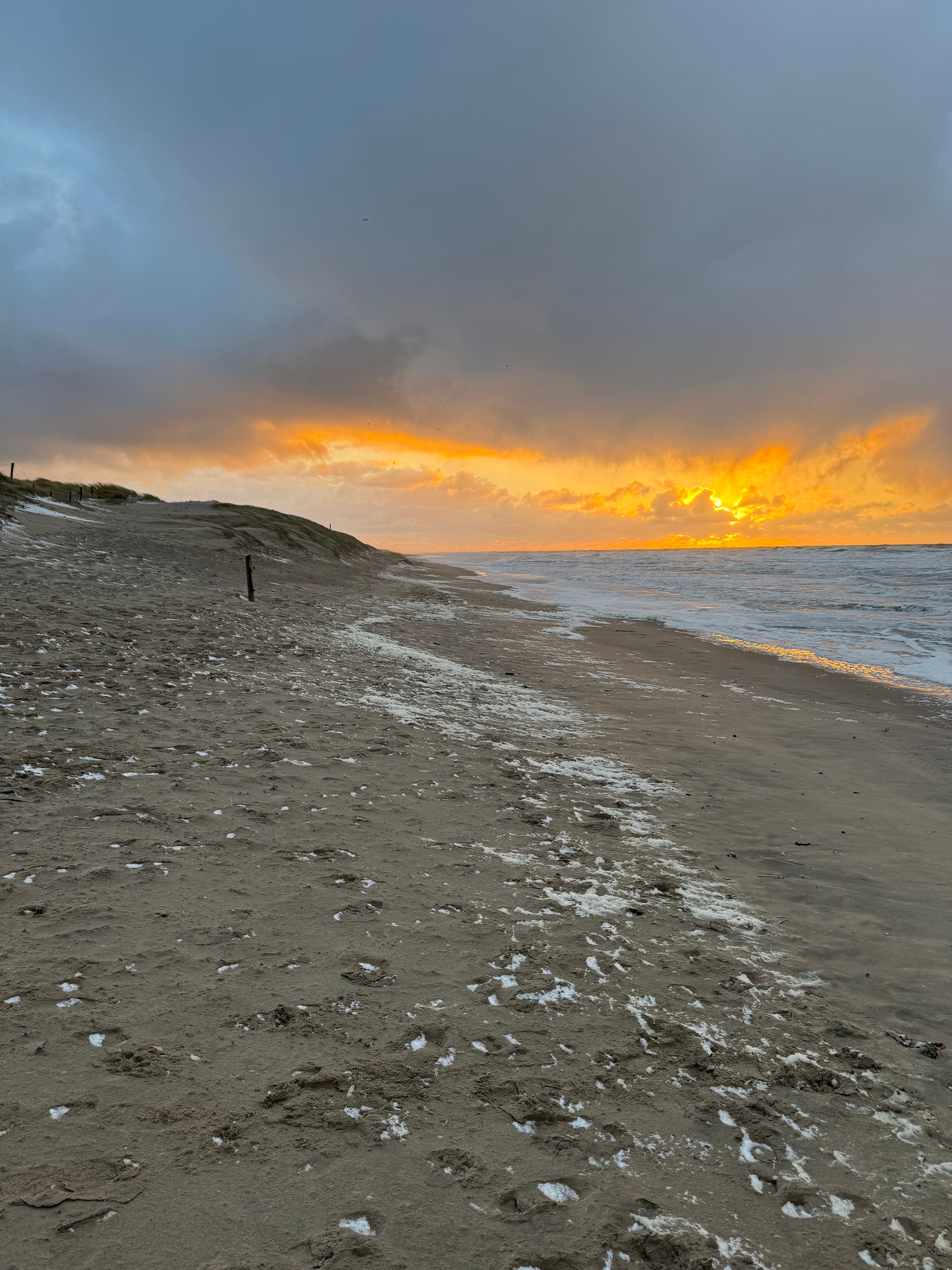 Gouden uur boven het strand van Noordwijk aan Zee